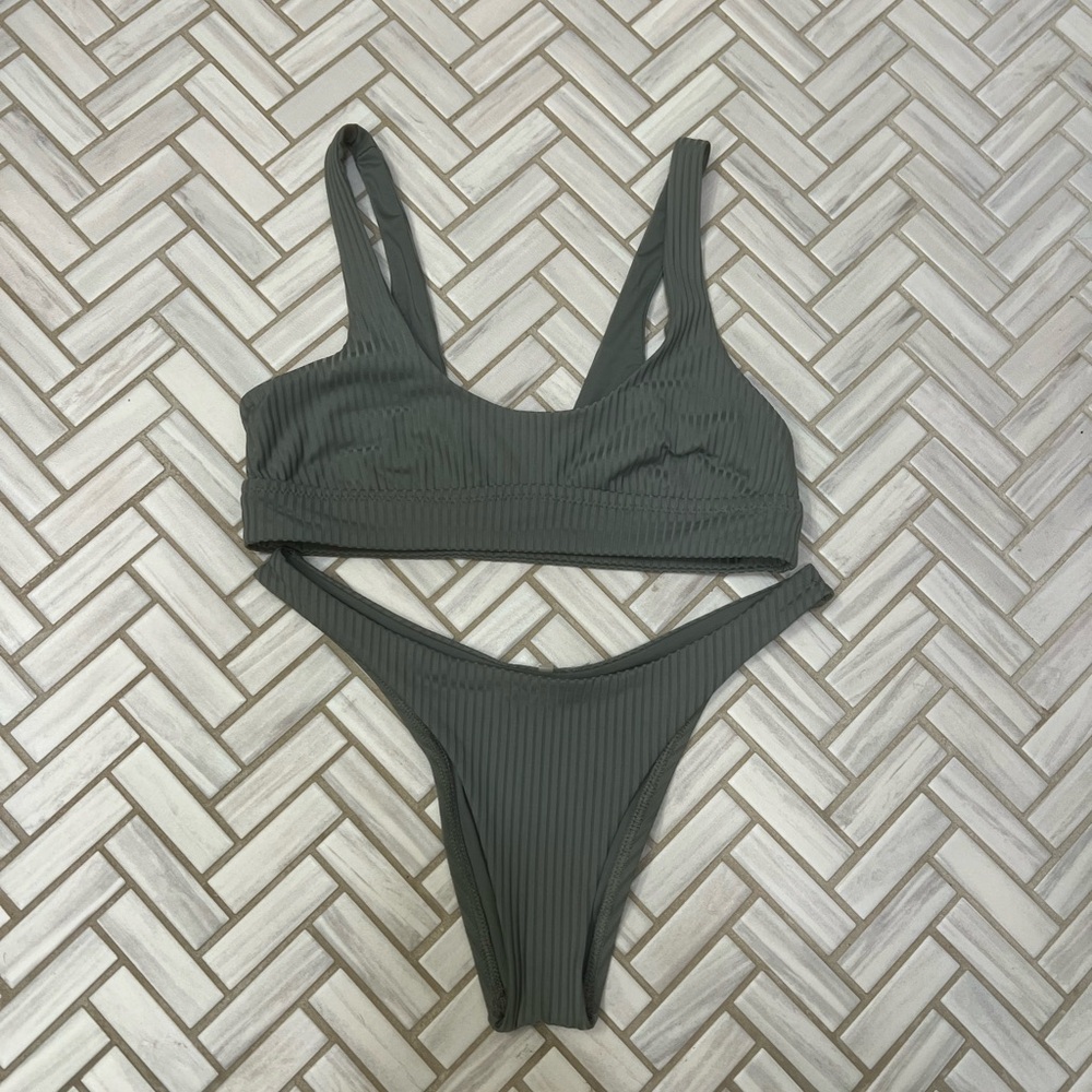 Vitamin A bikini size x-small. Cali High Leg Bottom - green, SuperRib fabric.